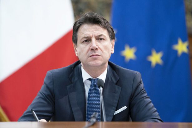 Giuseppe Conte, tra stima e critiche. Ma chi vorrebbe essere al suo posto? 15
