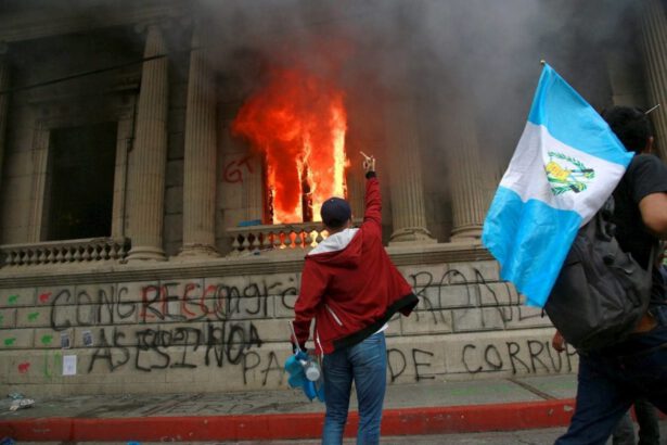 Guatemala, Parlamento in fiamme. Perché? 14