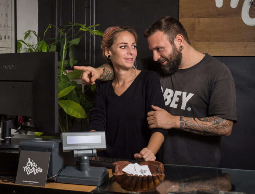 Canapa come filosofia di vita: è la storia di Zia Maria 2 Canapa come filosofia di vita: è la storia di Zia Maria 1