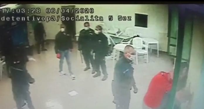 Santa Maria Capua Vetere, in 108 alla sbarra: nel processo potrebbe finire anche la morte di Lakimi Hamine 3 Santa Maria Capua Vetere: nel processo per le violenze in carcere potrebbe finirci il caso della morte di Lakimi Hamine