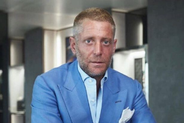 Lapo Elkann: "Chi ha il Covid ed esce è un criminale. Deve andare in galera" 11