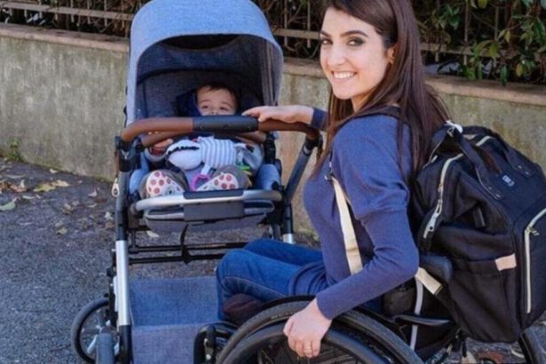 Laura Miola, la mamma in sedia a rotelle oggi “Influencer di positività” 19
