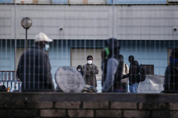Bergamo, Lega: “Bus diversi per migranti e studenti. Sgomitano e occupano troppo posto” 14