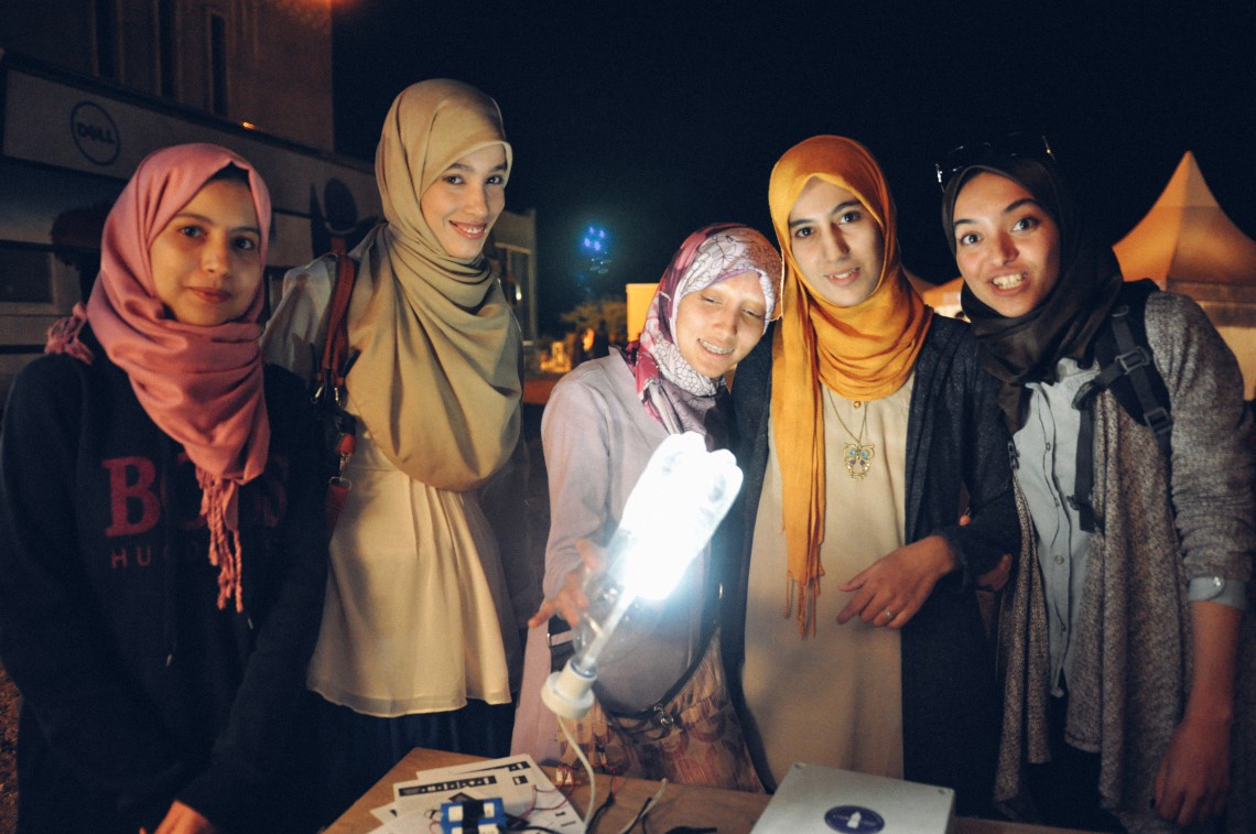 Liter of Light, per illuminare senza elettricità basta una bottiglia 17