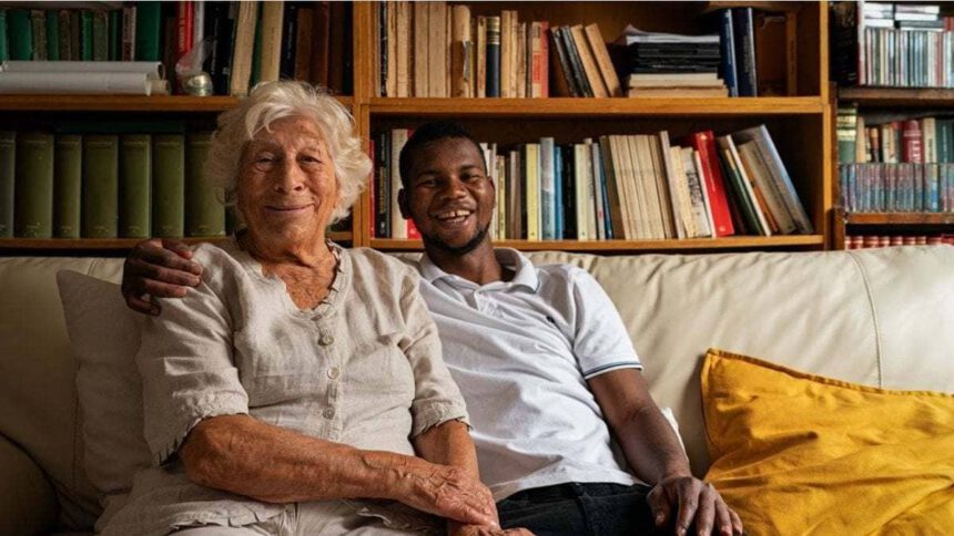 Partigiana ospita un rifugiato in casa. Luciana: "Aziz è una persona libera come me" 1