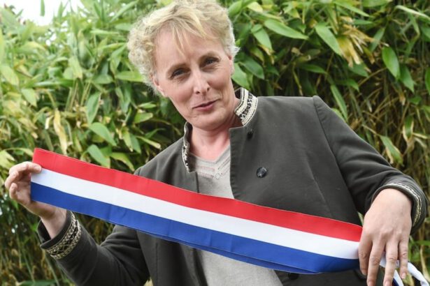 Francia, Marie Cau è la prima donna transgender a diventare sindaca 14
