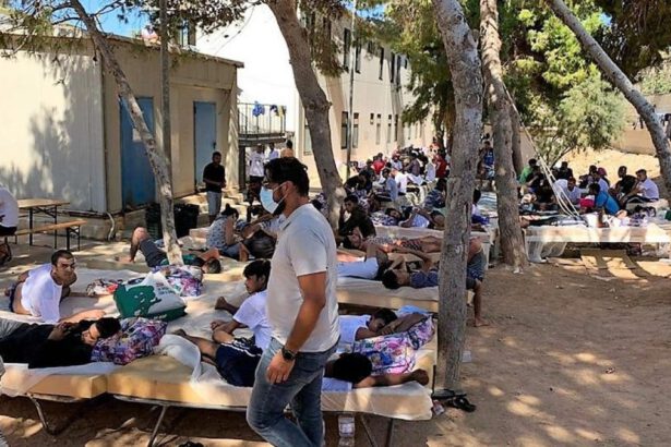 Oltre 1000 migranti a Lampedusa. Il sindaco: “Dichiaro io lo stato d’emergenza” 17