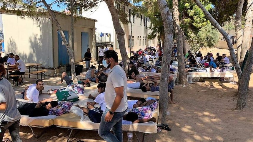 Oltre 1000 migranti a Lampedusa. Il sindaco: “Dichiaro io lo stato d’emergenza” 1