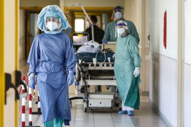 Omicron Italia, quattro contagi in Campania. Paziente zero: “I sintomi sono lievi grazie al vaccino” 14