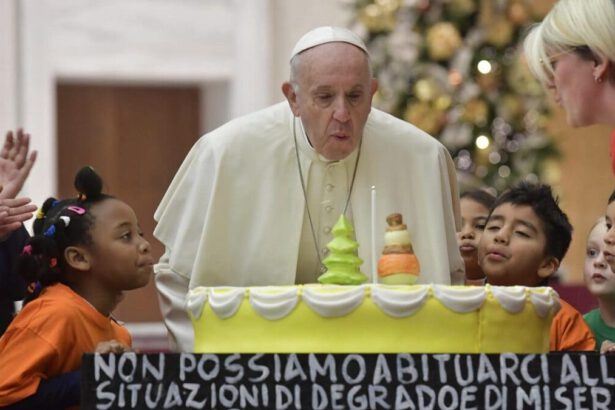 Papa Francesco compie 84 anni: una vita semplice, impegnata e attenta ai più poveri 19