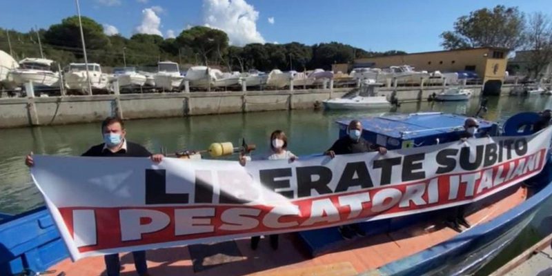 Liberati i pescatori italiani sequestrati in Libia. Conte e Di Maio in volo verso Bengasi 1