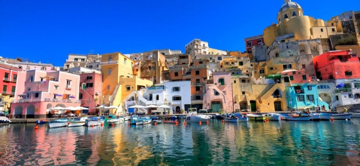 Viaggiare a colori in Italia, le città che ti lasceranno a bocca aperta 11