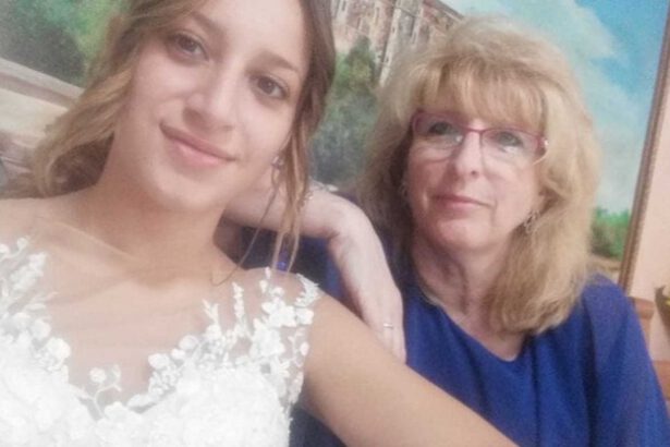 Pubblica gli ultimi messaggi della madre morta di Covid, Eleonora: "Basta negazionisti" 14