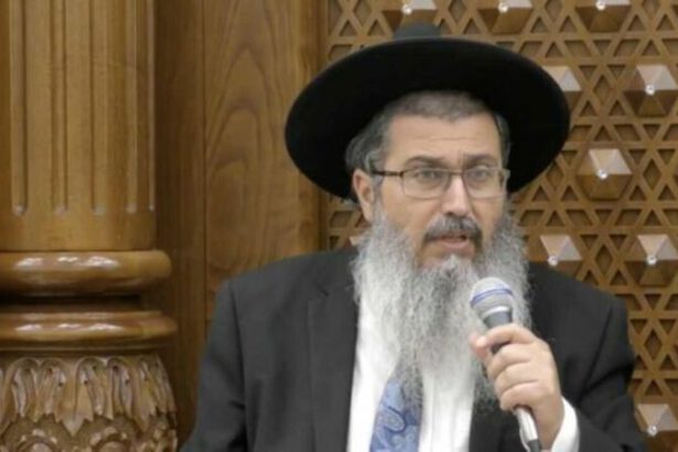 Da Israele le parole choc del rabbino Asor sul vaccino: "Non lo fate, diventerete gay" 17