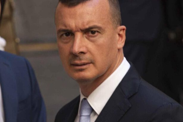 Casalino: "Non mi hanno regalato niente. A mio padre sul letto d'ospedale ho detto ‘muori’" 6