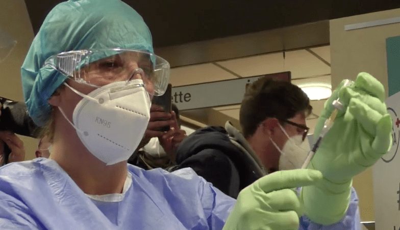 Il vaccino non si spreca: l'Italia prepara le riserve per le dosi in eccesso ed è boom di richieste 5 Il vaccino non si spreca: l'Italia prepara le riserve per le dosi in eccesso ed è boom di richieste 4