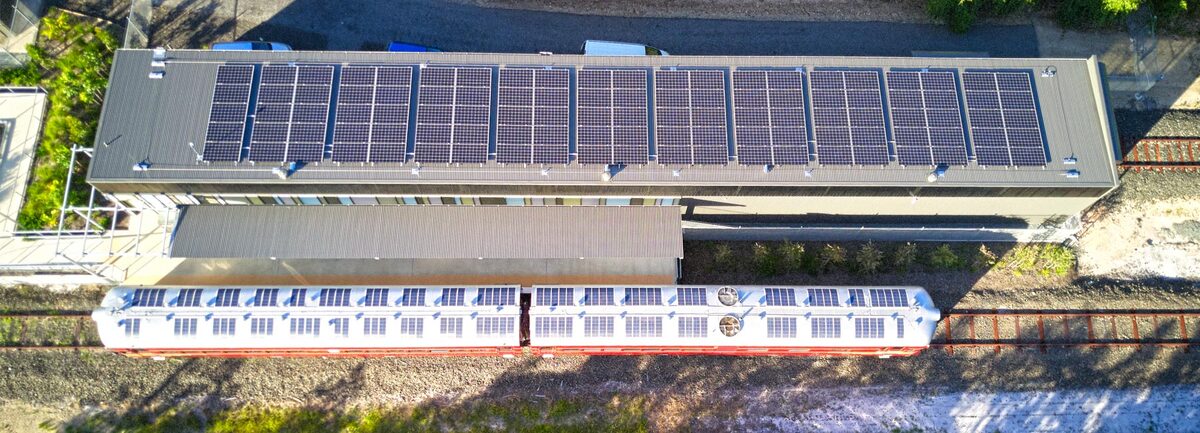 Il fotovoltaico viaggia su rotaia a 115 km/h: ecco il primo treno a energia solare 19