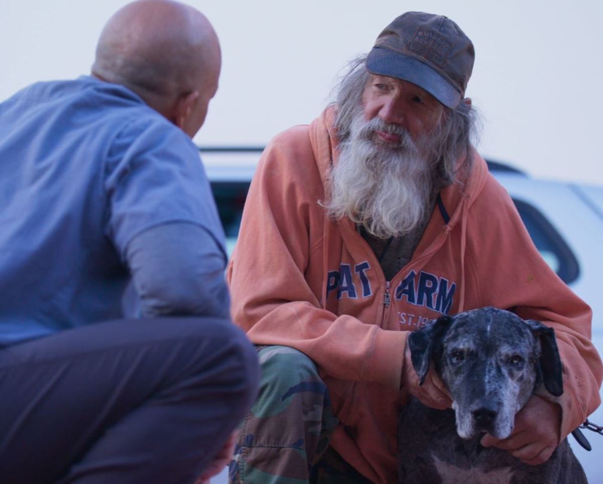 La storia di Kwane Stewart, il veterinario che cura gratis gli animali dei senzatetto 15
