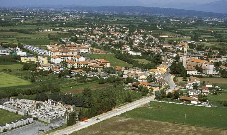 Carlotta muore a 18 anni in un incidente. Il conducente si scusa coi genitori: "Non si dà pace" 1