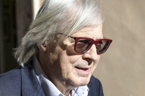 Vittorio Sgarbi guarito dal tumore: “Ho provato la sofferenza ma a chi è malato dico di resistere” 6