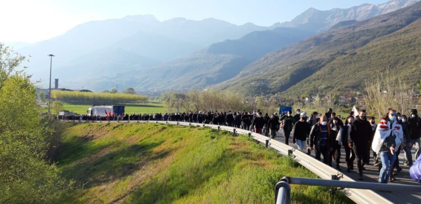 No Tav, proteste per il nuovo autoporto di San Didero: tensione tra polizia e manifestanti 1