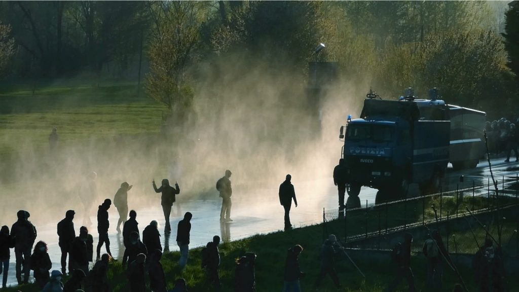 No Tav, proteste per il nuovo autoporto di San Didero: tensione tra polizia e manifestanti 5