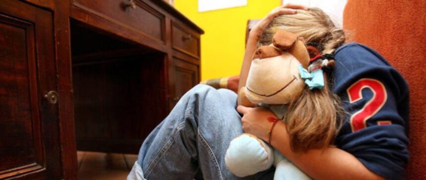 Napoli, abusi sessuali su una bambina di 4 anni: arrestati lo zio 27enne e la compagna 1