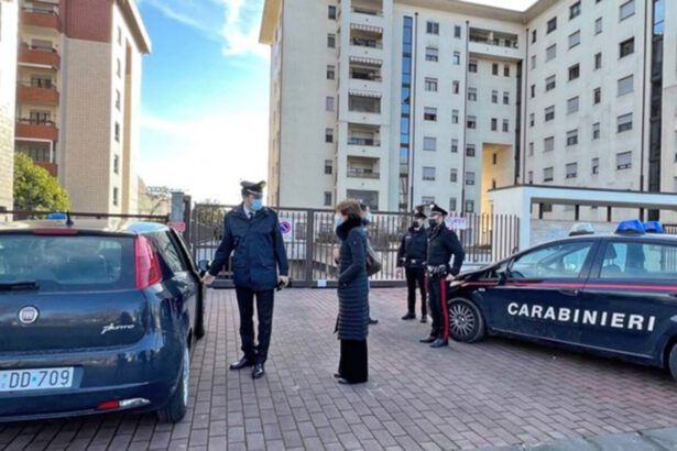 Opera: 28enne con problemi psichici accoltella i genitori, poi si schianta con l'auto 14