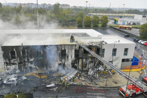 Incidente aereo a Milano: morte 8 persone tra cui un bambino 14