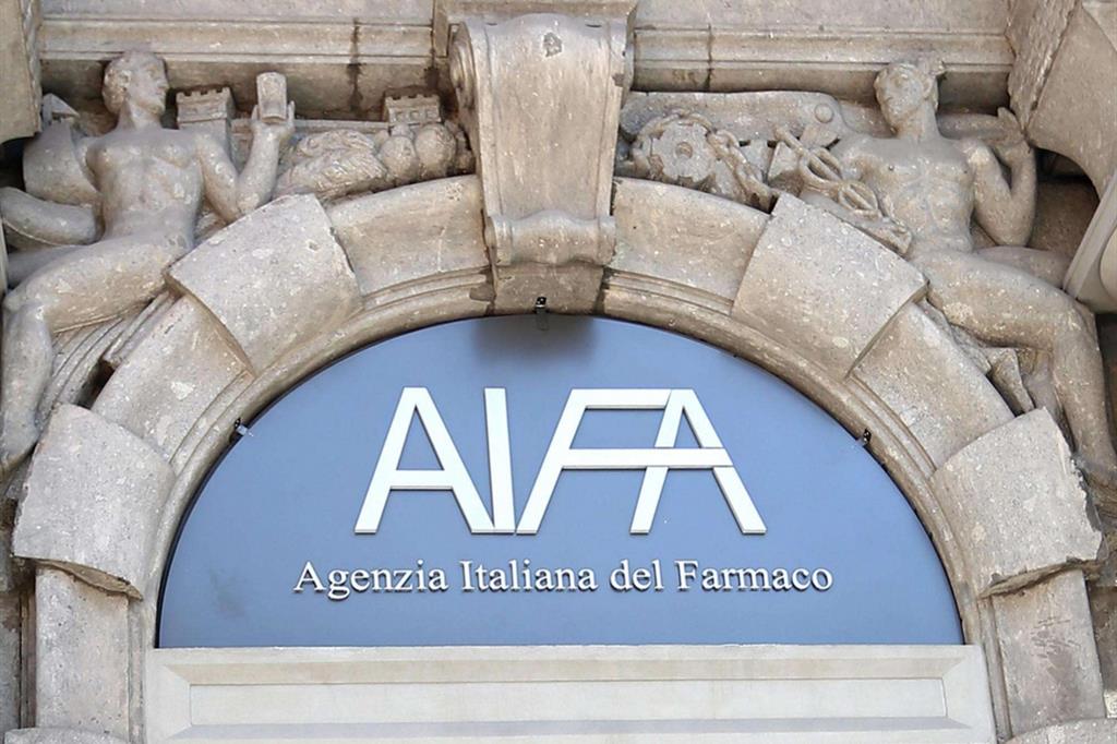 Anticorpi monoclonali, Braca: "Li invio in tutto il mondo ma in Italia mi arresterebbero" 4 Anticorpi monoclonali a Latina Aifa.