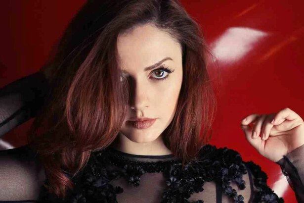 Chi è Annalisa Scarrone, vita di una cantante pop 10