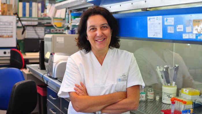 L'appello dei medici: "Sbagliato somministrare AstraZeneca ai giovani, specie alle donne. Rischio trombosi" 3 AstraZeneca e trombosi, l'immunologa Azzari: "Trombosi più frequenti nelle donne giovani"