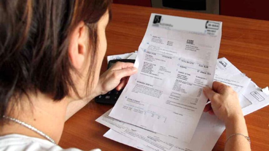 Bollette, dal 1 gennaio aumenti del 55% per l'elettricità e del 41,8% per il gas 2 Bollette, dal 1 gennaio aumenti del 55% per l'elettricità e del 41,8% per il gas 1