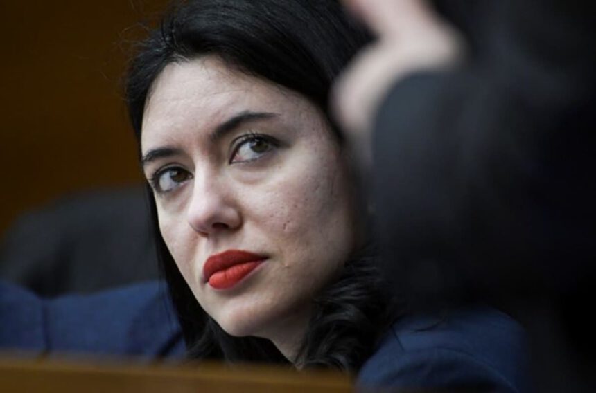 Azzolina: "Non riaprire le scuole, una ferita che mi porterò dietro per sempre" 2 Azzolina: "Non riaprire le scuole, una ferita che mi porterò dietro per sempre" 1