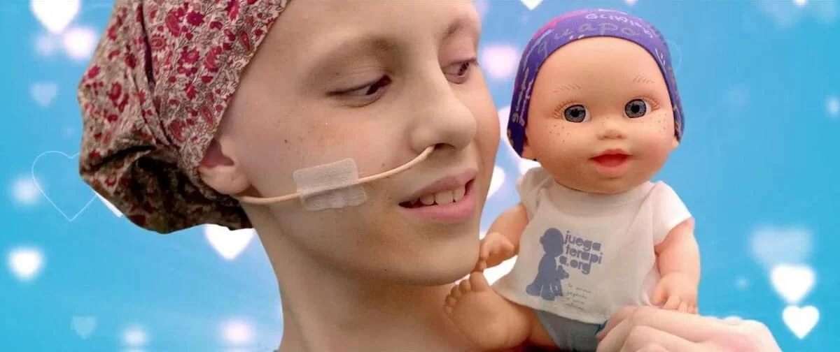 “La chemio, giocando, passa volando”: le bambole senza capelli per i bambini malati di cancro 13