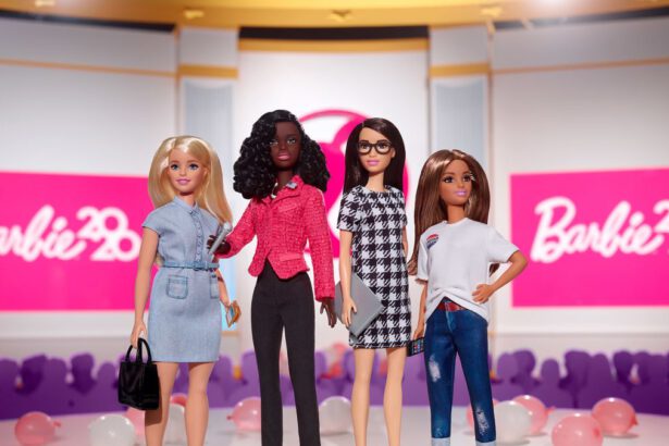 Elezioni Usa: Barbie sfida Trump. Il figlio su twitter: "Imbrogliona perché dem" 9