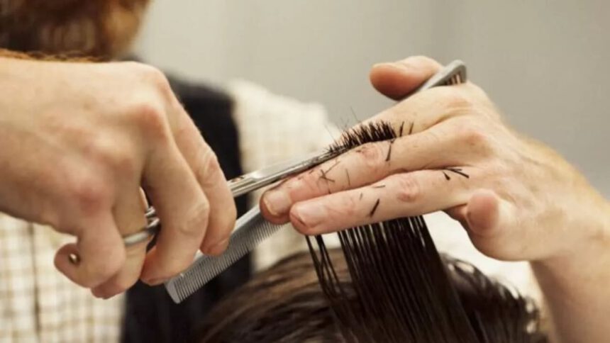 Caltanissetta, barbiere abusivo positivo al Covid: ora 40 famiglie a rischio 1