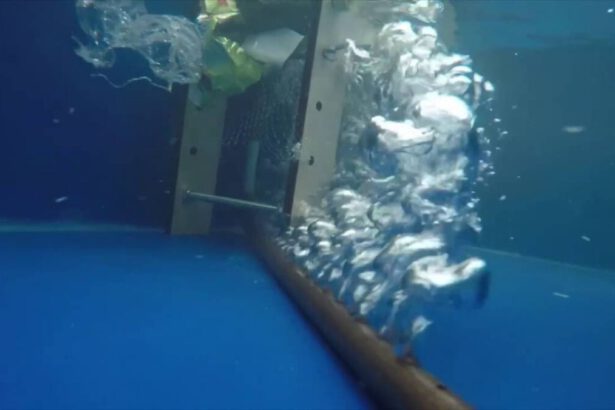 Cos'è la barriera di bolle che impedisce alla plastica di finire in mare 19