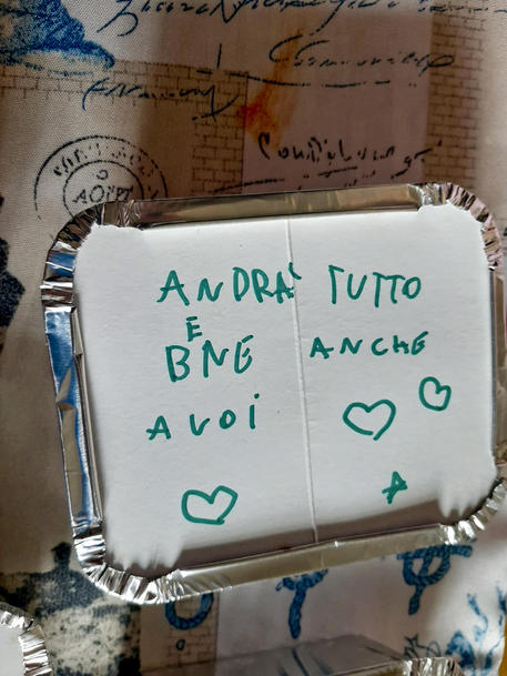 Mamma Flavia e le sue bambine cucio per i senzatetto 4