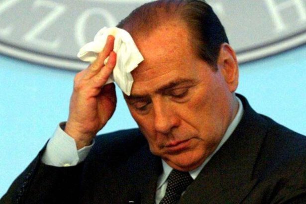 Silvio Berlusconi ricoverato a Milano: tracce di polmonite bilaterale da Covid 9