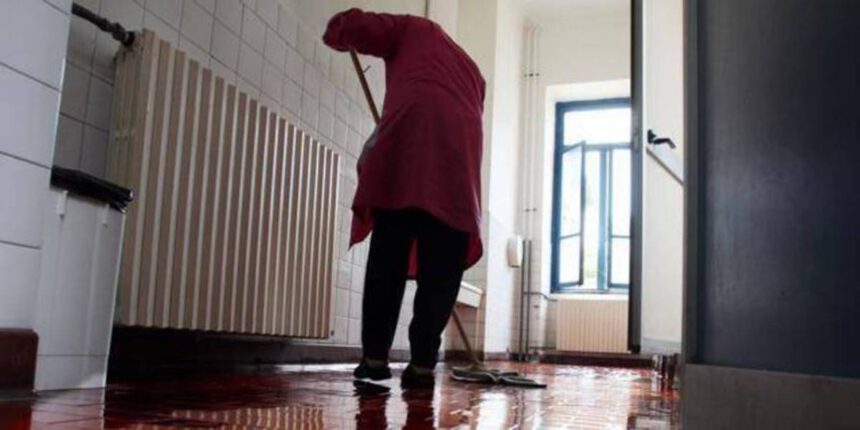 Roma, bidello 62enne abusa di una studentessa minorenne tra le mura scolastiche 2 Roma, bidello 62enne abusa di una studentessa minorenne tra le mura scolastiche 1