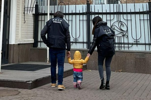 Bimba abbandonata in Ucraina torna in Italia: affidata a una famiglia piemontese 12