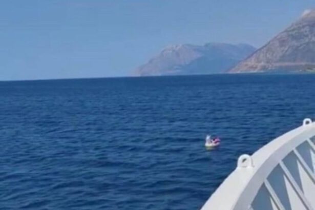 Grecia, bambina sfugge agli occhi dei genitori e va alla deriva su un gonfiabile. La salva un traghetto 14