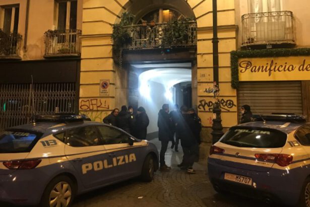 Torino, morta la bimba di 3 anni caduta dal 4°piano: il patrigno era ubriaco 7