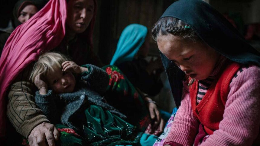 Il dramma dell'Afghanistan, bimba venduta dalla famiglia per 500 dollari: “Non è l'unica” 1