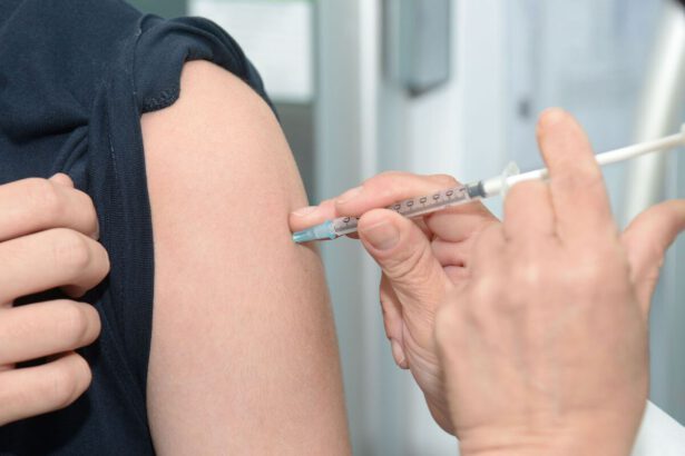 Vaccini Covid-19, Brusaferro (ISS): "Molto probabile una terza dose di vaccino" 14