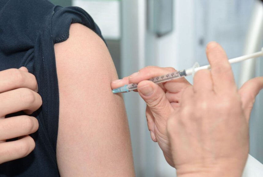 Vaccini Covid-19, Brusaferro (ISS): "Molto probabile una terza dose di vaccino" 1