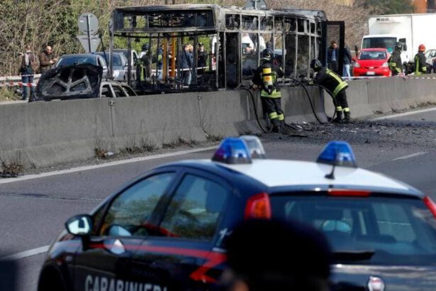 Bus dirottato nel milanese: condannato l'autista per terrorismo 38