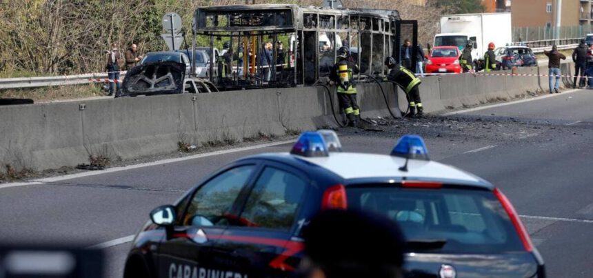 Bus dirottato nel milanese: condannato l'autista per terrorismo 1