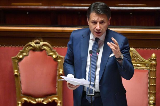 Bilancio, Conte: “Modifiche sostanziali alle imposte su plastica e auto aziendali" 12